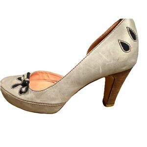 Miss Allbright Anthropologie Distressed Gray Heel Bow